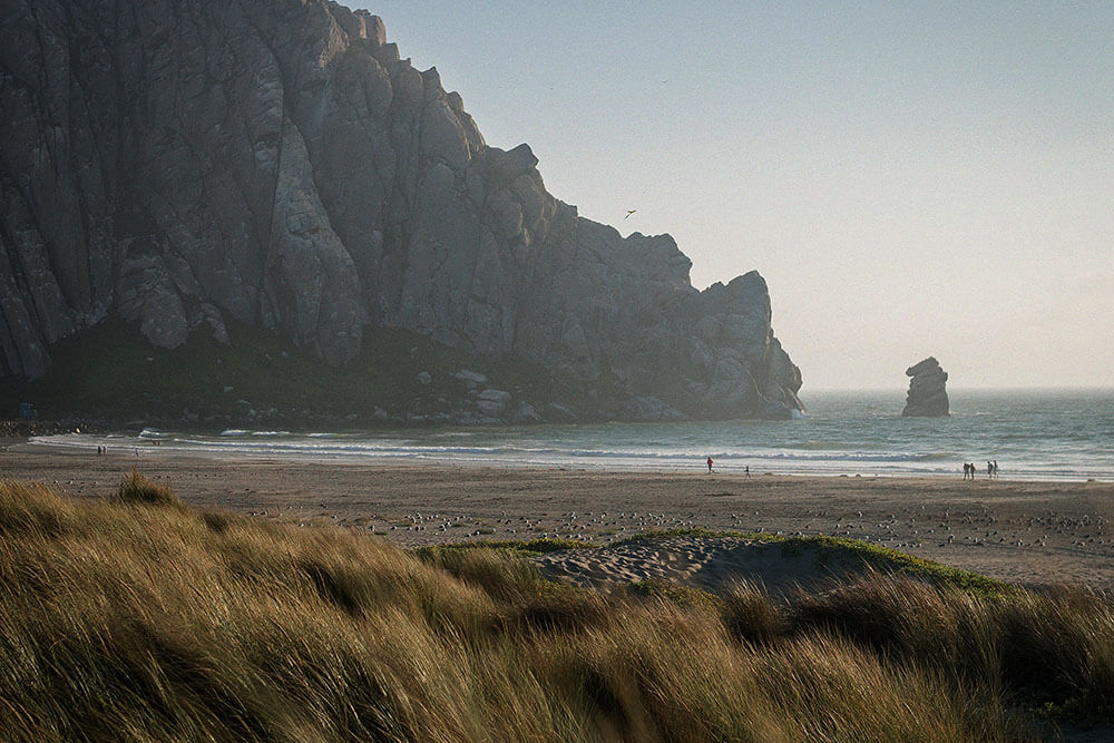 Morro Rock Morro Rock with Pacific Ocean waves crashing against the shore, capturing the essence of California’s coastal beauty—SLO Cal Roots, your trusted source for premium cannabis.